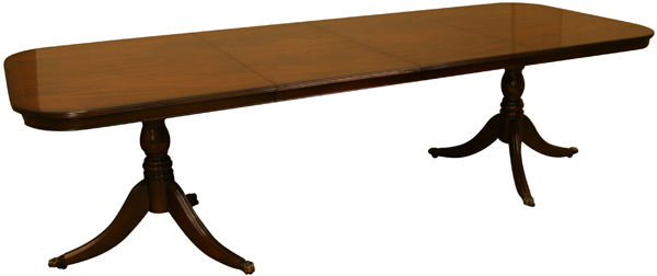 8'8" Reproduction dining table with 2x centre leaves